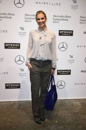 Kerstin Linnartz bei der Ankunft zur Riani Modenschau am 17.01.2017 im Rahmen der Mercedes-Benz Fashion Week Herbst Winter 2017 in Berlin MBFW Fashionweek 2017 Januar in Berlin- Riani Fashionshow 