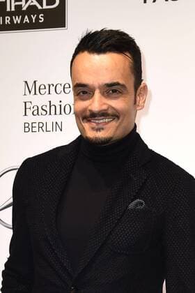 Giovanni Zarrella bei der Ankunft zur Riani Modenschau am 17.01.2017 im Rahmen der Mercedes-Benz Fashion Week Herbst Winter 2017 in Berlin MBFW Fashionweek 2017 Januar in Berlin- Riani Fashionshow 