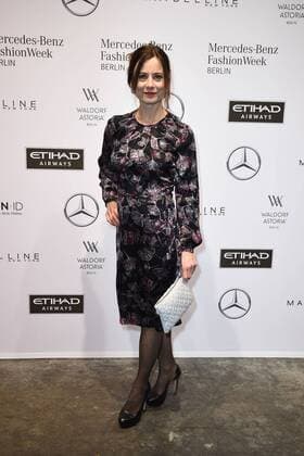 Inka Friedrich bei der Ankunft zur Riani Modenschau am 17.01.2017 im Rahmen der Mercedes-Benz Fashion Week Herbst Winter 2017 in Berlin MBFW Fashionweek 2017 Januar in Berlin- Riani Fashionshow 