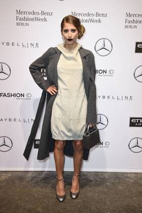 Cathy Hummels bei der Ankunft zur Riani Modenschau am 17.01.2017 im Rahmen der Mercedes-Benz Fashion Week Herbst Winter 2017 in Berlin MBFW Fashionweek 2017 Januar in Berlin- Riani Fashionshow 