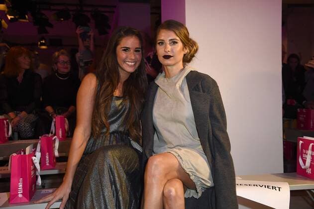 Sarah Engels Lombardi und Cathy Hummels bei der Riani Modenschau am 17.01.2017 im Rahmen der Mercedes-Benz Fashion Week Herbst Winter 2017 in Berlin MBFW Fashionweek 2017 Januar in Berlin- Riani Fashionshow 