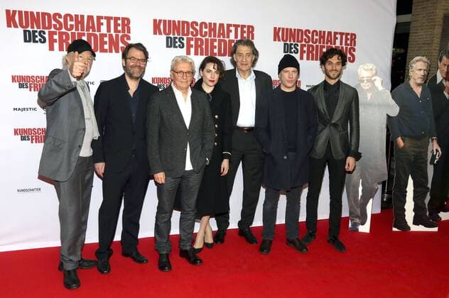 Michael Gwisdek, Robert Thalheim, Henry Hübchen, Antje Traue, Winfried Glatzeder, Florian Panzner und Vladimir Korneev bei der Weltpremiere des Kinofilms Kundschafter des Friedens im Kino International. Berlin, 17.01.2017 Foto:xA.xBuggex xFuturexImage