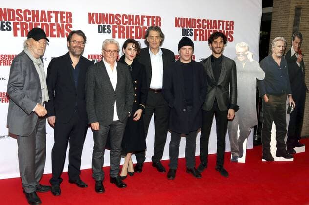 Michael Gwisdek, Robert Thalheim, Henry Hübchen, Antje Traue, Winfried Glatzeder, Florian Panzner und Vladimir Korneev bei der Weltpremiere des Kinofilms Kundschafter des Friedens im Kino International. Berlin, 17.01.2017 Foto:xA.xBuggex xFuturexImage