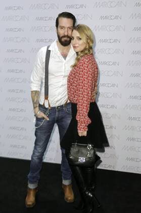 Alec Völkel (The BossHoss) mit Ehefrau Johanna Michels bei der Marc Cain Fashion Show auf der Mercedes-Benz Fashion Week Berlin Autumn Winter 2017. Berlin, 17.01.2017 Foto:xS.xGabschx xFuturexImage