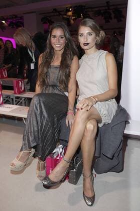 Sarah Lombardi und Cathy Hummels bei der Riani Fashion Show auf der Mercedes-Benz Fashion Week Berlin Autumn Winter 2017. Berlin, 17.01.2017 Foto:xS.xGabschx xFuturexImage