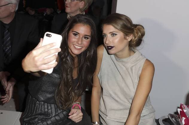 Sarah Lombardi und Cathy Hummels bei der Riani Fashion Show auf der Mercedes-Benz Fashion Week Berlin Autumn Winter 2017. Berlin, 17.01.2017 Foto:xS.xGabschx xFuturexImage