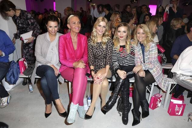 Annika Lau, Natascha Ochsenknecht, Tanja Bülter, Regina Halmich und Jennifer Knäble bei der Riani Fashion Show auf der Mercedes-Benz Fashion Week Berlin Autumn Winter 2017. Berlin, 17.01.2017 Foto:xS.xGabschx xFuturexImage