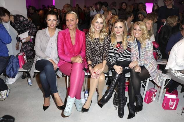 Annika Lau, Natascha Ochsenknecht, Tanja Bülter, Regina Halmich und Jennifer Knäble bei der Riani Fashion Show auf der Mercedes-Benz Fashion Week Berlin Autumn Winter 2017. Berlin, 17.01.2017 Foto:xS.xGabschx xFuturexImage