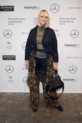 Monica Ivancan - Ankunft zur Holy Ghost Fashion-Show im Rahmen der Mercedes-Benz Fashion Week Berlin Spring Summer 2017 Collections im Kaufhaus Jandorf in Berlin am 17.01.2017. Mercedes-Benz Fashion Week Berlin Spring Summer 2017 Collections