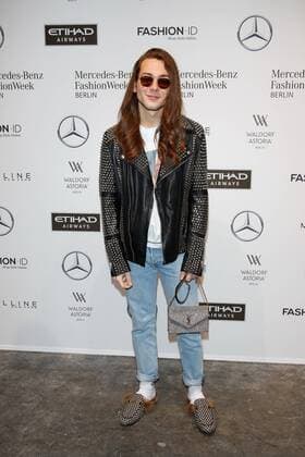 Riccardo Simonetti - Ankunft zur Holy Ghost Fashion-Show im Rahmen der Mercedes-Benz Fashion Week Berlin Spring Summer 2017 Collections im Kaufhaus Jandorf in Berlin am 17.01.2017. Mercedes-Benz Fashion Week Berlin Spring Summer 2017 Collections