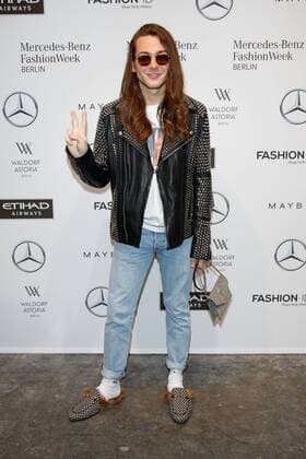 Riccardo Simonetti - Ankunft zur Holy Ghost Fashion-Show im Rahmen der Mercedes-Benz Fashion Week Berlin Spring Summer 2017 Collections im Kaufhaus Jandorf in Berlin am 17.01.2017. Mercedes-Benz Fashion Week Berlin Spring Summer 2017 Collections