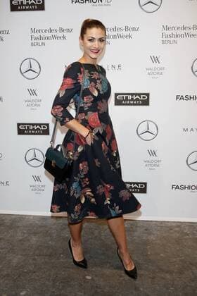 Fiona Erdmann - Ankunft zur Lena Hoschek Fashion-Show im Rahmen der Mercedes-Benz Fashion Week Berlin Spring Summer 2017 Collections im Kaufhaus Jandorf in Berlin am 17.01.2017. Mercedes-Benz Fashion Week Berlin Spring Summer 2017 Collections