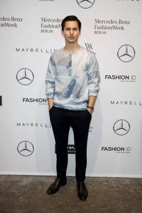 Tim Oliver Schultz - Ankunft zur Hien Le Fashion-Show im Rahmen der Mercedes-Benz Fashion Week Berlin Spring Summer 2017 Collections im Kaufhaus Jandorf in Berlin am 17.01.2017. Mercedes-Benz Fashion Week Berlin Spring Summer 2017 Collections