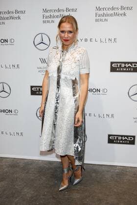 Nova Meierhenrich - Ankunft zur Riani Fashion-Show im Rahmen der Mercedes-Benz Fashion Week Berlin Spring Summer 2017 Collections im Kaufhaus Jandorf in Berlin am 17.01.2017. Mercedes-Benz Fashion Week Berlin Spring Summer 2017 Collections