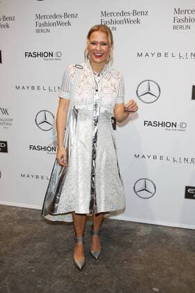 Nova Meierhenrich - Ankunft zur Riani Fashion-Show im Rahmen der Mercedes-Benz Fashion Week Berlin Spring Summer 2017 Collections im Kaufhaus Jandorf in Berlin am 17.01.2017. Mercedes-Benz Fashion Week Berlin Spring Summer 2017 Collections