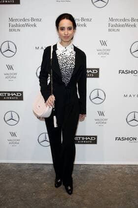 Stephanie Stumph - Ankunft zur Riani Fashion-Show im Rahmen der Mercedes-Benz Fashion Week Berlin Spring Summer 2017 Collections im Kaufhaus Jandorf in Berlin am 17.01.2017. Mercedes-Benz Fashion Week Berlin Spring Summer 2017 Collections