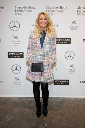 Jennifer Knaeble - Ankunft zur Riani Fashion-Show im Rahmen der Mercedes-Benz Fashion Week Berlin Spring Summer 2017 Collections im Kaufhaus Jandorf in Berlin am 17.01.2017. Mercedes-Benz Fashion Week Berlin Spring Summer 2017 Collections