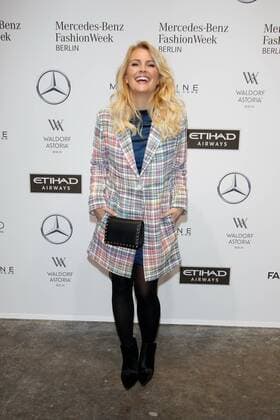 Jennifer Knaeble - Ankunft zur Riani Fashion-Show im Rahmen der Mercedes-Benz Fashion Week Berlin Spring Summer 2017 Collections im Kaufhaus Jandorf in Berlin am 17.01.2017. Mercedes-Benz Fashion Week Berlin Spring Summer 2017 Collections