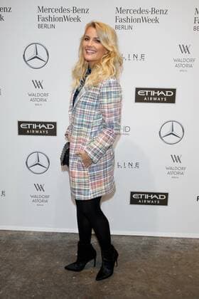 Jennifer Knaeble - Ankunft zur Riani Fashion-Show im Rahmen der Mercedes-Benz Fashion Week Berlin Spring Summer 2017 Collections im Kaufhaus Jandorf in Berlin am 17.01.2017. Mercedes-Benz Fashion Week Berlin Spring Summer 2017 Collections
