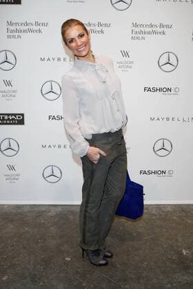 Kerstin Linnartz - Ankunft zur Riani Fashion-Show im Rahmen der Mercedes-Benz Fashion Week Berlin Spring Summer 2017 Collections im Kaufhaus Jandorf in Berlin am 17.01.2017. Mercedes-Benz Fashion Week Berlin Spring Summer 2017 Collections