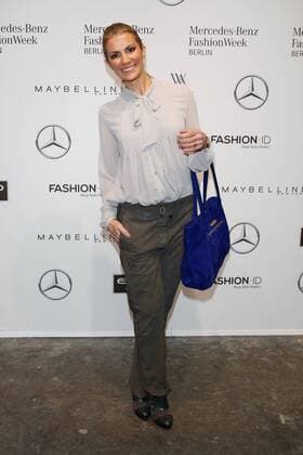 Kerstin Linnartz - Ankunft zur Riani Fashion-Show im Rahmen der Mercedes-Benz Fashion Week Berlin Spring Summer 2017 Collections im Kaufhaus Jandorf in Berlin am 17.01.2017. Mercedes-Benz Fashion Week Berlin Spring Summer 2017 Collections