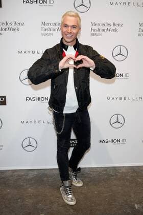 Julian David - Ankunft zur Riani Fashion-Show im Rahmen der Mercedes-Benz Fashion Week Berlin Spring Summer 2017 Collections im Kaufhaus Jandorf in Berlin am 17.01.2017. Mercedes-Benz Fashion Week Berlin Spring Summer 2017 Collections