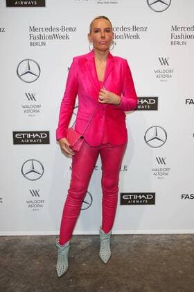 Natascha Ochsenknecht - Ankunft zur Riani Fashion-Show im Rahmen der Mercedes-Benz Fashion Week Berlin Spring Summer 2017 Collections im Kaufhaus Jandorf in Berlin am 17.01.2017. Mercedes-Benz Fashion Week Berlin Spring Summer 2017 Collections