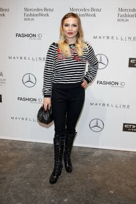 Regina Halmich - Ankunft zur Riani Fashion-Show im Rahmen der Mercedes-Benz Fashion Week Berlin Spring Summer 2017 Collections im Kaufhaus Jandorf in Berlin am 17.01.2017. Mercedes-Benz Fashion Week Berlin Spring Summer 2017 Collections