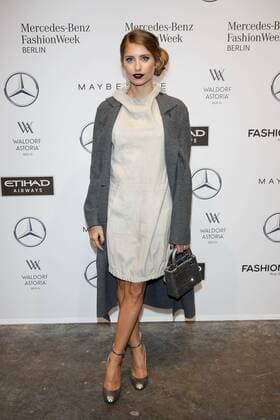 Cathy Hummels - Ankunft zur Riani Fashion-Show im Rahmen der Mercedes-Benz Fashion Week Berlin Spring Summer 2017 Collections im Kaufhaus Jandorf in Berlin am 17.01.2017. Mercedes-Benz Fashion Week Berlin Spring Summer 2017 Collections