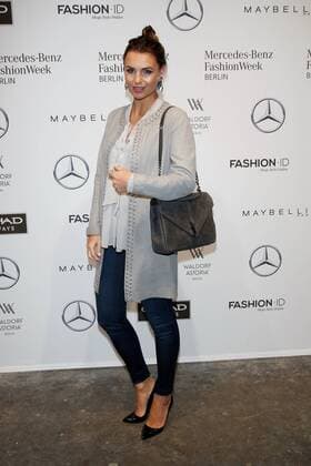 Laura Wontorra - Ankunft zur Riani Fashion-Show im Rahmen der Mercedes-Benz Fashion Week Berlin Spring Summer 2017 Collections im Kaufhaus Jandorf in Berlin am 17.01.2017. Mercedes-Benz Fashion Week Berlin Spring Summer 2017 Collections
