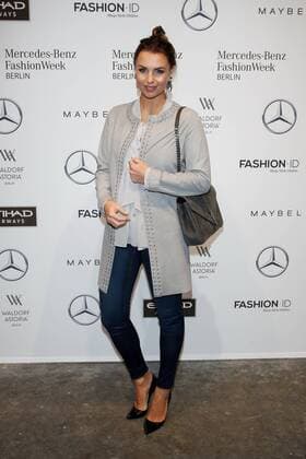 Laura Wontorra - Ankunft zur Riani Fashion-Show im Rahmen der Mercedes-Benz Fashion Week Berlin Spring Summer 2017 Collections im Kaufhaus Jandorf in Berlin am 17.01.2017. Mercedes-Benz Fashion Week Berlin Spring Summer 2017 Collections