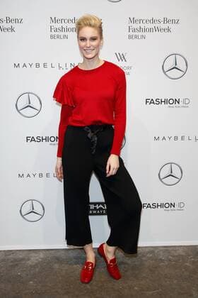 Kim Hnizdo - Ankunft zur Riani Fashion-Show im Rahmen der Mercedes-Benz Fashion Week Berlin Spring Summer 2017 Collections im Kaufhaus Jandorf in Berlin am 17.01.2017. Mercedes-Benz Fashion Week Berlin Spring Summer 2017 Collections