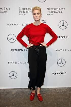 Kim Hnizdo - Ankunft zur Riani Fashion-Show im Rahmen der Mercedes-Benz Fashion Week Berlin Spring Summer 2017 Collections im Kaufhaus Jandorf in Berlin am 17.01.2017. Mercedes-Benz Fashion Week Berlin Spring Summer 2017 Collections