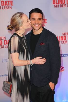 Kostja Ullmann mit Ehefrau Janin Ullmann, Filmpremiere von Blind Date im Mathaeser Filmpalast in Muenchen am 17.01.2017