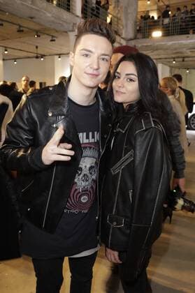 Roman Lochmann (Die Lochis) mit Nessie bei der Maisonnoee Fashion Show auf der Mercedes-Benz Fashion Week Berlin Autumn Winter 2017. Berlin, 18.01.2017 Foto:xS.xGabschx xFuturexImage