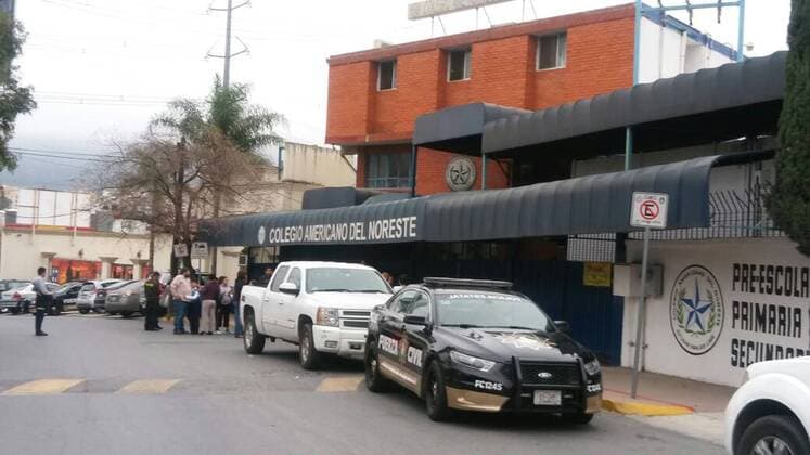 (170118) -- MONTERREY (MEXICO), Jan. 18, 2017 -- Photo taken with a mobile device shows people gathering outside the American School of the Northeast, where a shooting occurred, in Monterrey, Nuevo Leon state, Mexico, on Jan. 18, 2017. At least five people, including four teenagers and one teacher, were critically injured early Wednesday, after a student opened fire in their classroom at the private school. ) MEXICO-MONTERREY-SCHOOL-SHOOTING Str