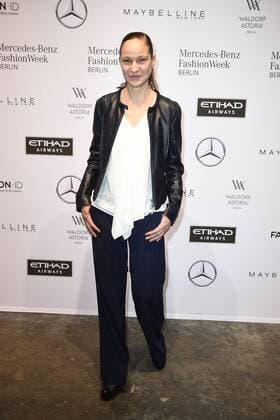 Jeanette Hain bei der Ankunft zur Laurel Modenschau am 18.01.2017 im Rahmen der Mercedes-Benz Fashion Week Herbst Winter 2017 in Berlin MBFW Fashionweek 2017 Januar in Berlin- Laurel Modenschau 