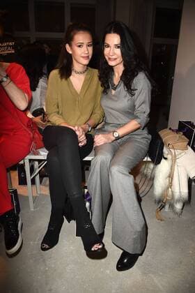 Mariella Ahrens und ihre Tochter Isabella bei der Laurel Modenschau am 18.01.2017 im Rahmen der Mercedes-Benz Fashion Week Herbst Winter 2017 in Berlin MBFW Fashionweek 2017 Januar in Berlin- Laurel Modenschau 