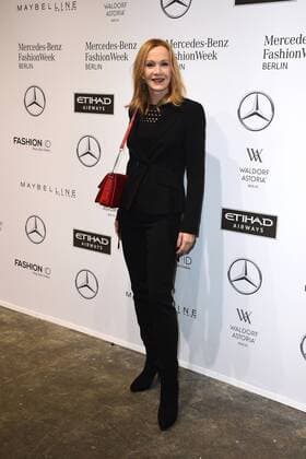Katja Flint bei der Ankunft zur Laurel Modenschau am 18.01.2017 im Rahmen der Mercedes-Benz Fashion Week Herbst Winter 2017 in Berlin MBFW Fashionweek 2017 Januar in Berlin- Laurel Modenschau 