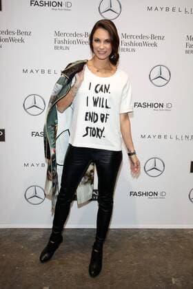 Simone Voss - Ankunft zur Rebekka Ruètz Fashion-Show im Rahmen der Mercedes-Benz Fashion Week Berlin Spring Summer 2017 Collections im Kaufhaus Jandorf in Berlin am 18.01.2017. Mercedes-Benz Fashion Week Berlin Spring Summer 2017 Collections