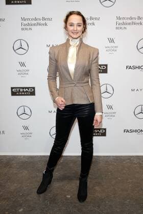Anne-Catrin Wahls (ehemals Märzke) - Ankunft zur Rebekka Ruètz Fashion-Show im Rahmen der Mercedes-Benz Fashion Week Berlin Spring Summer 2017 Collections im Kaufhaus Jandorf in Berlin am 18.01.2017. Mercedes-Benz Fashion Week Berlin Spring Summer 2017 Collections