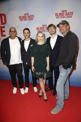 Saliya Kahawatte, Kostja Ullmann, Anna Maria Mühe, Jacob Matschenz und Marc Rothemund bei der Premiere des Kinofilms Mein Blind Date mit dem Leben im Kino in der Kulturbrauerei. Berlin, 18.01.2017 Foto:xS.xGabschx xFuturexImage