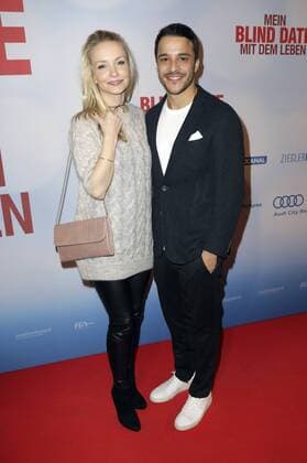 Kostja Ullmann mit Ehefrau Janin Ullmannbei der Premiere des Kinofilms Mein Blind Date mit dem Leben im Kino in der Kulturbrauerei. Berlin, 18.01.2017 Foto:xS.xGabschx xFuturexImage