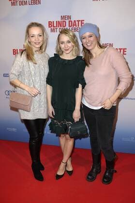 Janin Ullmann, Anna Maria Mühe und Nina Eichinger bei der Premiere des Kinofilms Mein Blind Date mit dem Leben im Kino in der Kulturbrauerei. Berlin, 18.01.2017 Foto:xS.xGabschx xFuturexImage