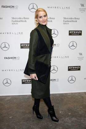 Judith Rakers - Ankunft zur Maisonnoee Fashion-Show im Rahmen der Mercedes-Benz Fashion Week Berlin Spring Summer 2017 Collections im Kaufhaus Jandorf in Berlin am 18.01.2017. Mercedes-Benz Fashion Week Berlin Spring Summer 2017 Collections