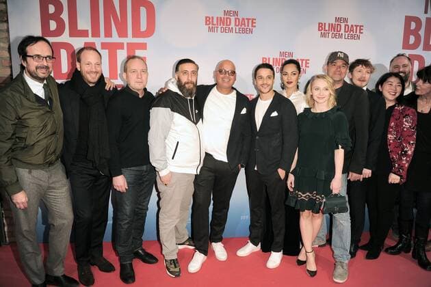 Neue Mode Kollektion POMPOEOES by Chanel21 Johann von Buelow, Kita Ramadan, Saliya Kahawatte, Kostja Ullmann, Nilam Farooq, Anna Maria Muehe, Yoko Higuchi Zitzmann und Filmteam Berlin Premiere Mein Blind Date mit dem Leben im Kino der Kulturbrauerei in Berlin, am 17.01.2016
