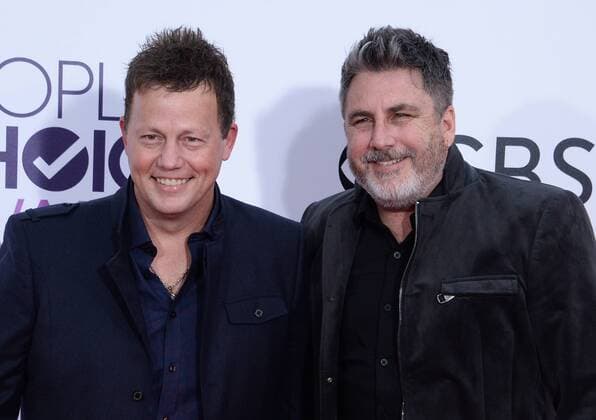 (L-R) Musicians Dean Sams and Michael Britt of Lonestar attend the 43rd annual People s Choice Awards at the Microsoft Theater in Los Angeles on January 18, 2017.  LAP20170118033 JIMxRUYMEN