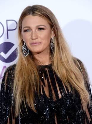Actress Blake Lively attends the 43rd annual People s Choice Awards at the Microsoft Theater in Los Angeles on January 18, 2017.  LAP20170118084 JIMxRUYMEN