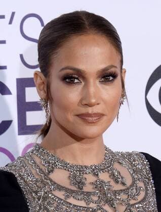 Actress Jennifer Lopez attends the 43rd annual People s Choice Awards at the Microsoft Theater in Los Angeles on January 18, 2017.  LAP20170118091 JIMxRUYMEN