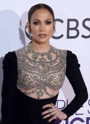 Actress Jennifer Lopez attends the 43rd annual People s Choice Awards at the Microsoft Theater in Los Angeles on January 18, 2017.  LAP20170118094 JIMxRUYMEN